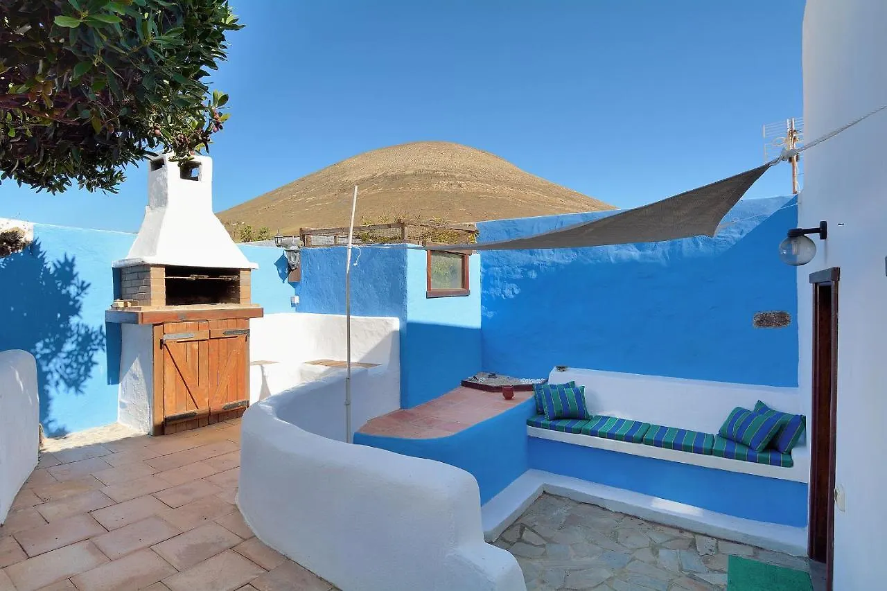 BAJO EL VOLCÁN Rural Villa Canaria Montana Blanca 0*,  España